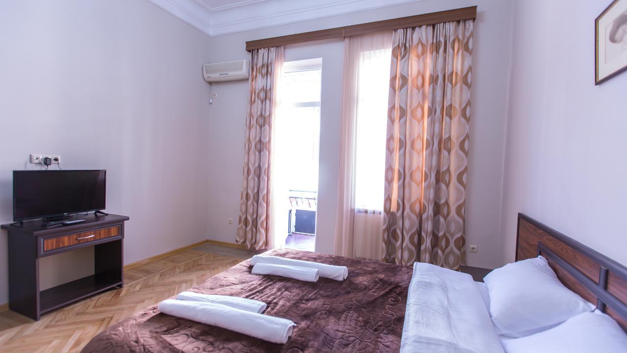 Hotel Cattaleya Batumi Exterior photo